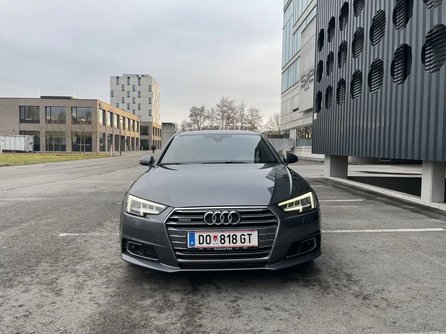Audi A4 Avant 3,0 TDI quattro Sport tiptronic Silber - 1