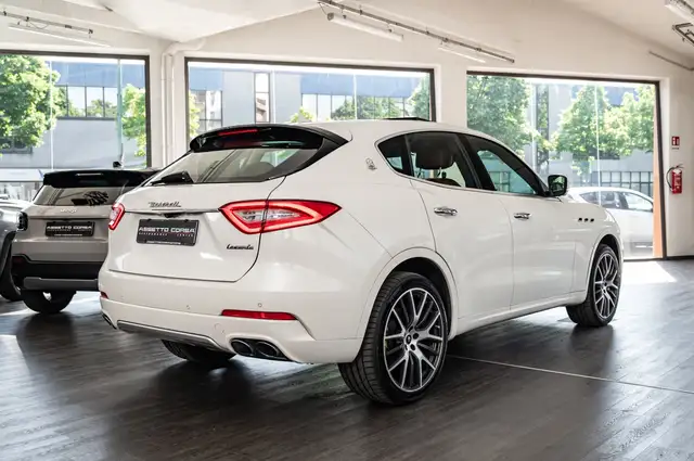 Maserati Levante view 6