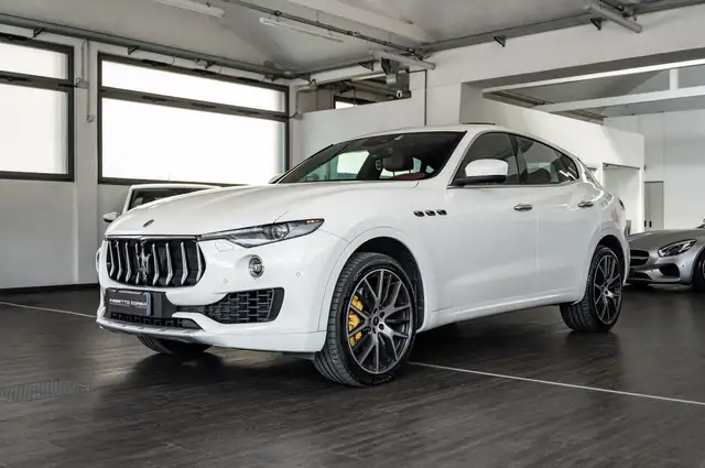 Maserati Levante view 3
