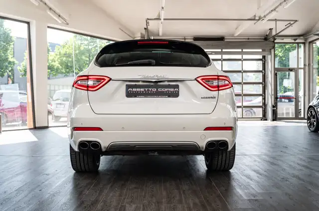 Maserati Levante view 5