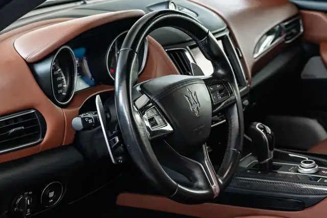 Maserati Levante view 12