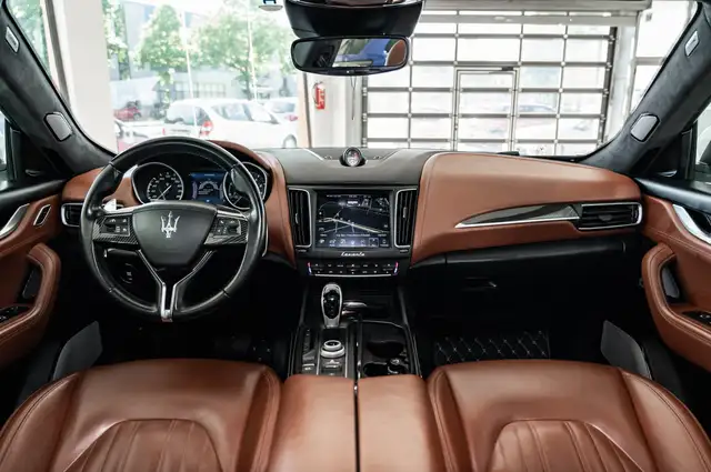 Maserati Levante view 10