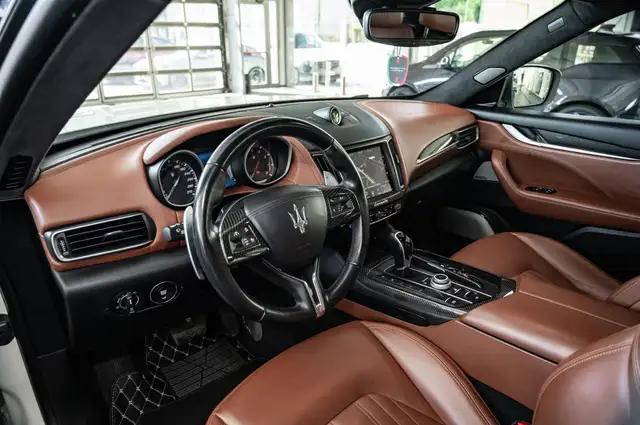 Maserati Levante view 9