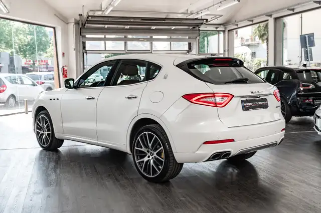 Maserati Levante view 4