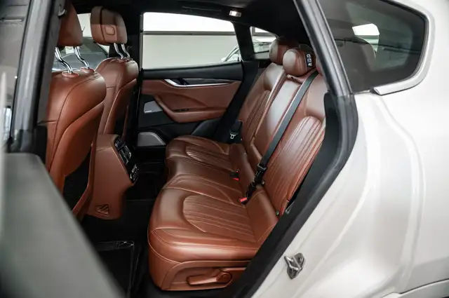 Maserati Levante view 13