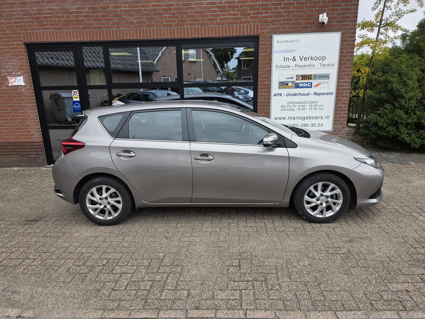 Toyota Auris 1.3 Aspiration Grijs - 2