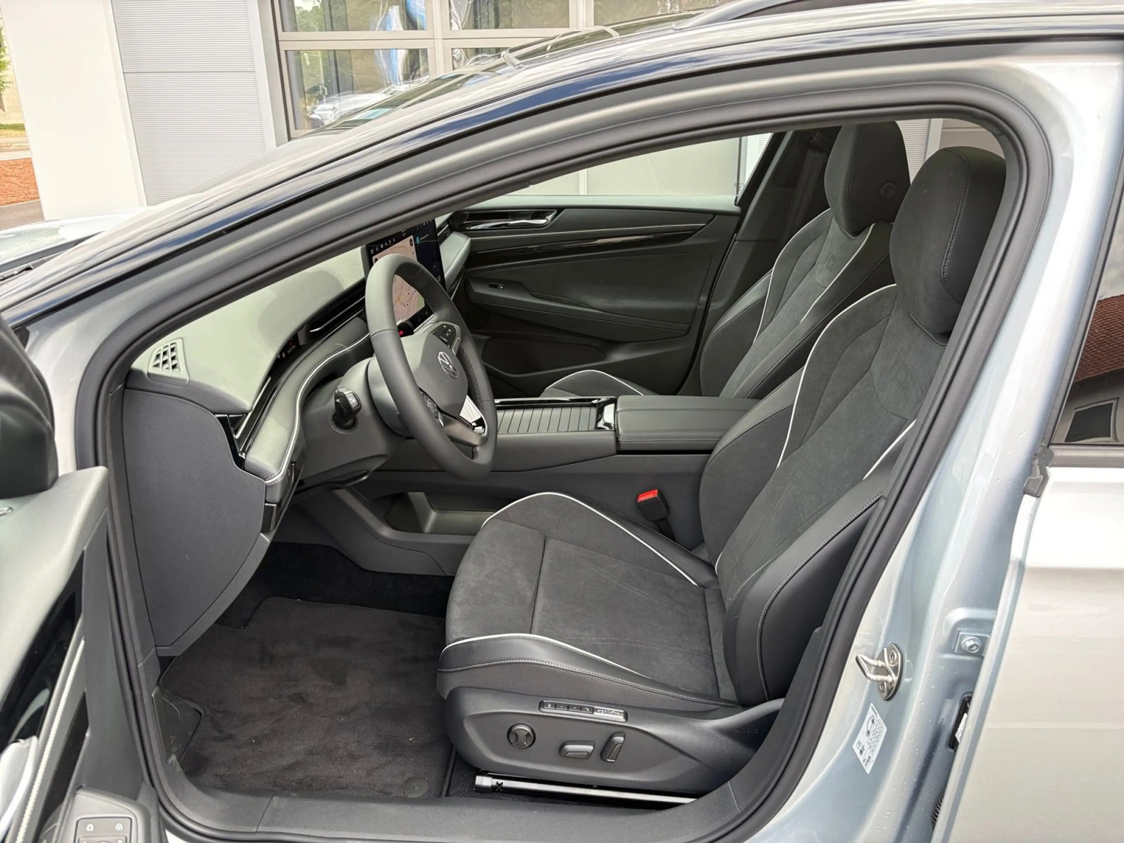 Volkswagen ID.7 Pro S AHK Navi LED Pano "Black Style — photo 10
