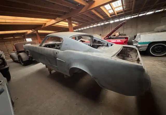 Ford Mustang Fastback V8 Code A