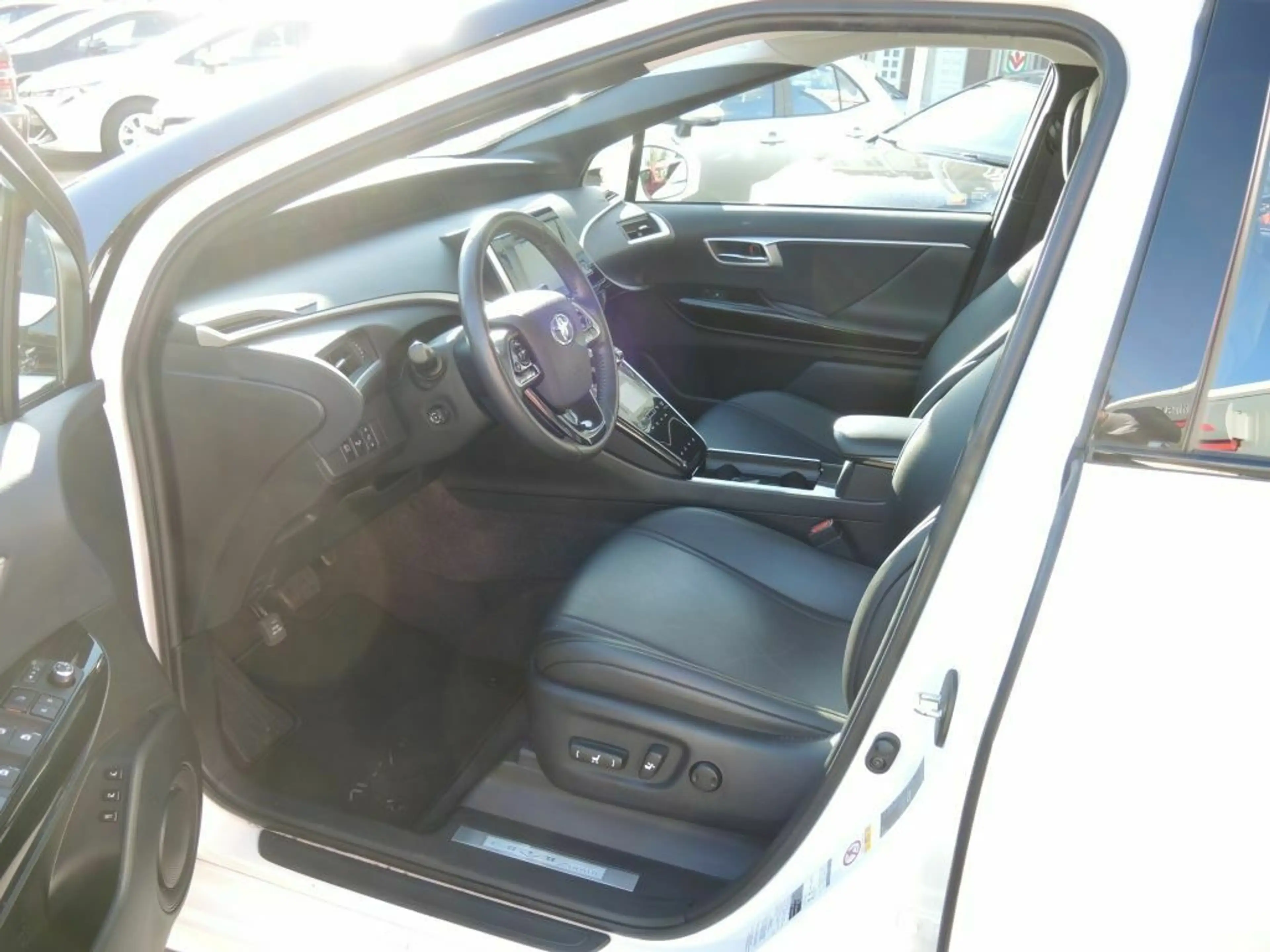 Toyota Mirai WASSERSTOFF NAV+LED+LEDER+CAM+JBL — photo 6