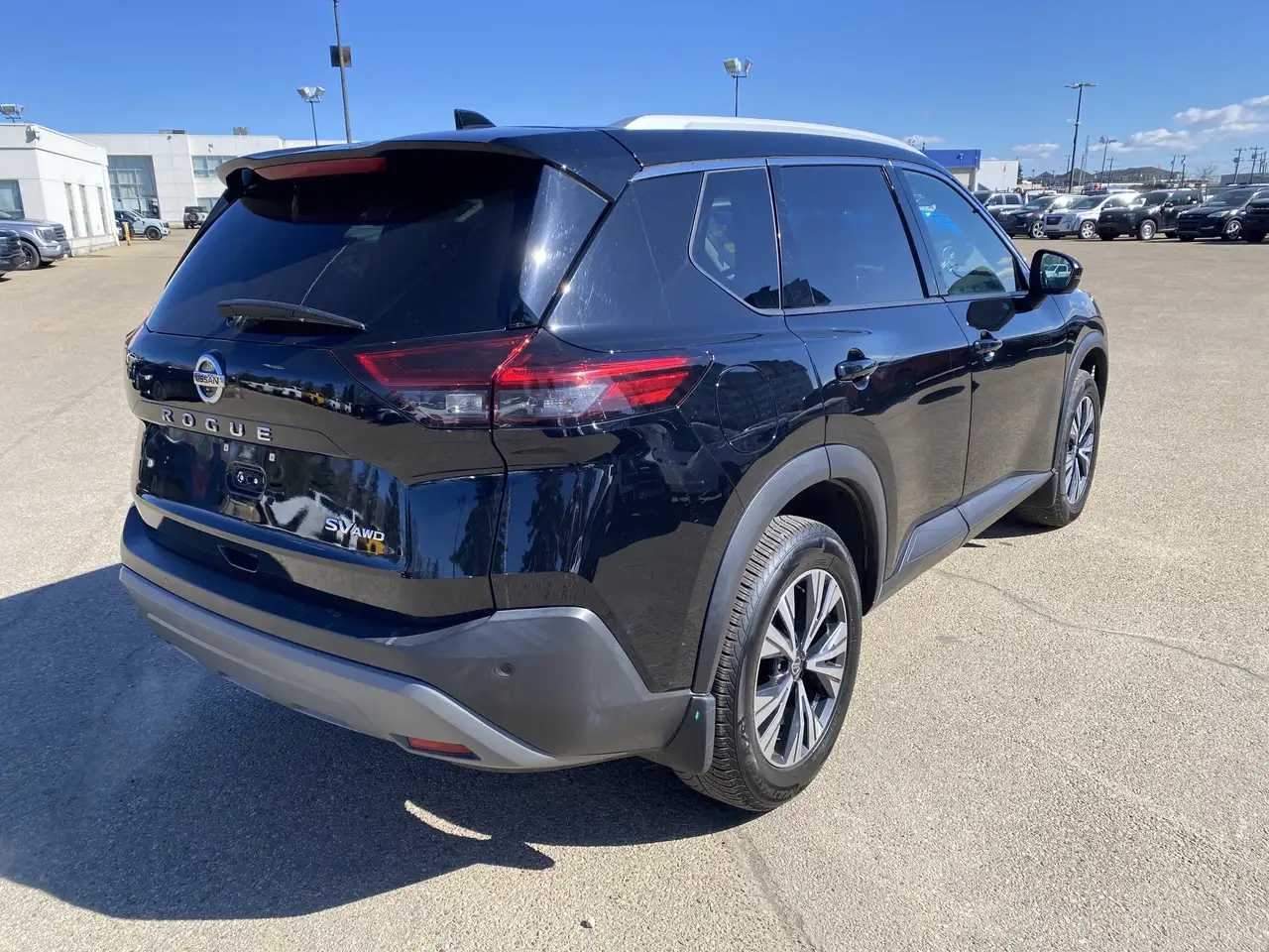 Nissan Rogue снимка Nissan Rogue