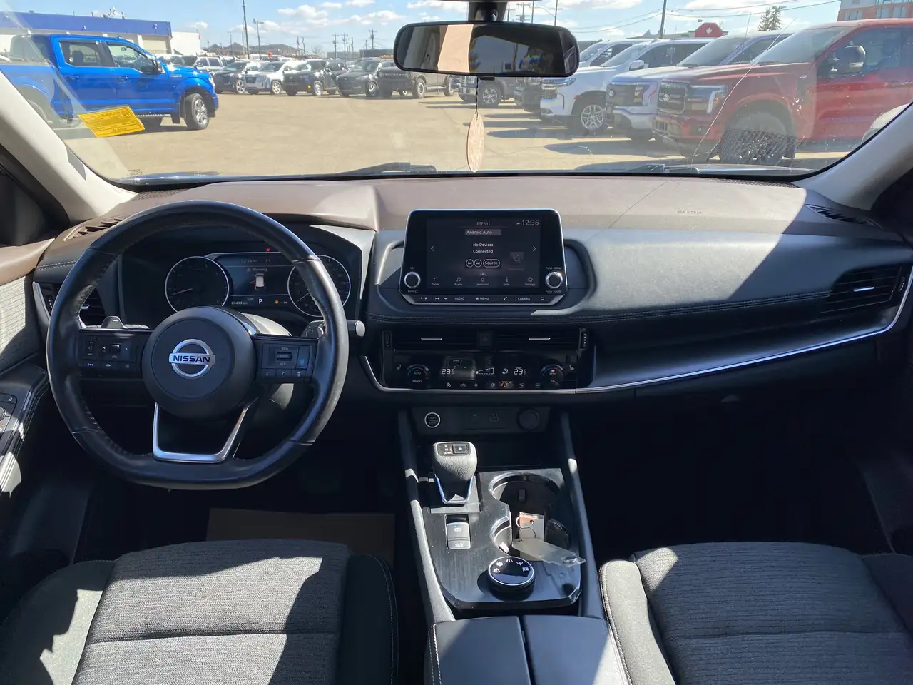 Nissan Rogue снимка Nissan Rogue