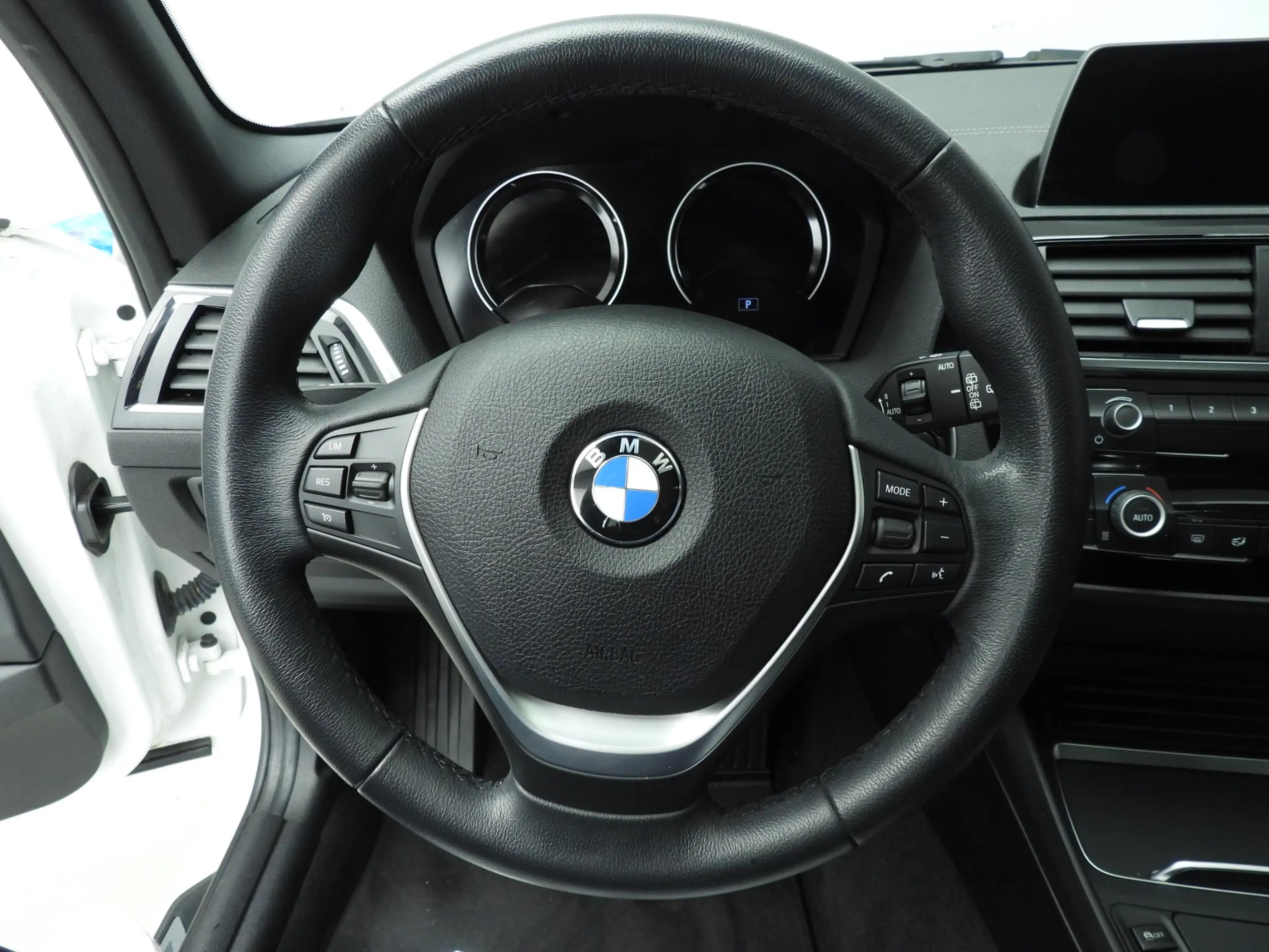 BMW 118 1 Serie 5-deurs 118i Automaat / Schuifdak / Getint — photo 11
