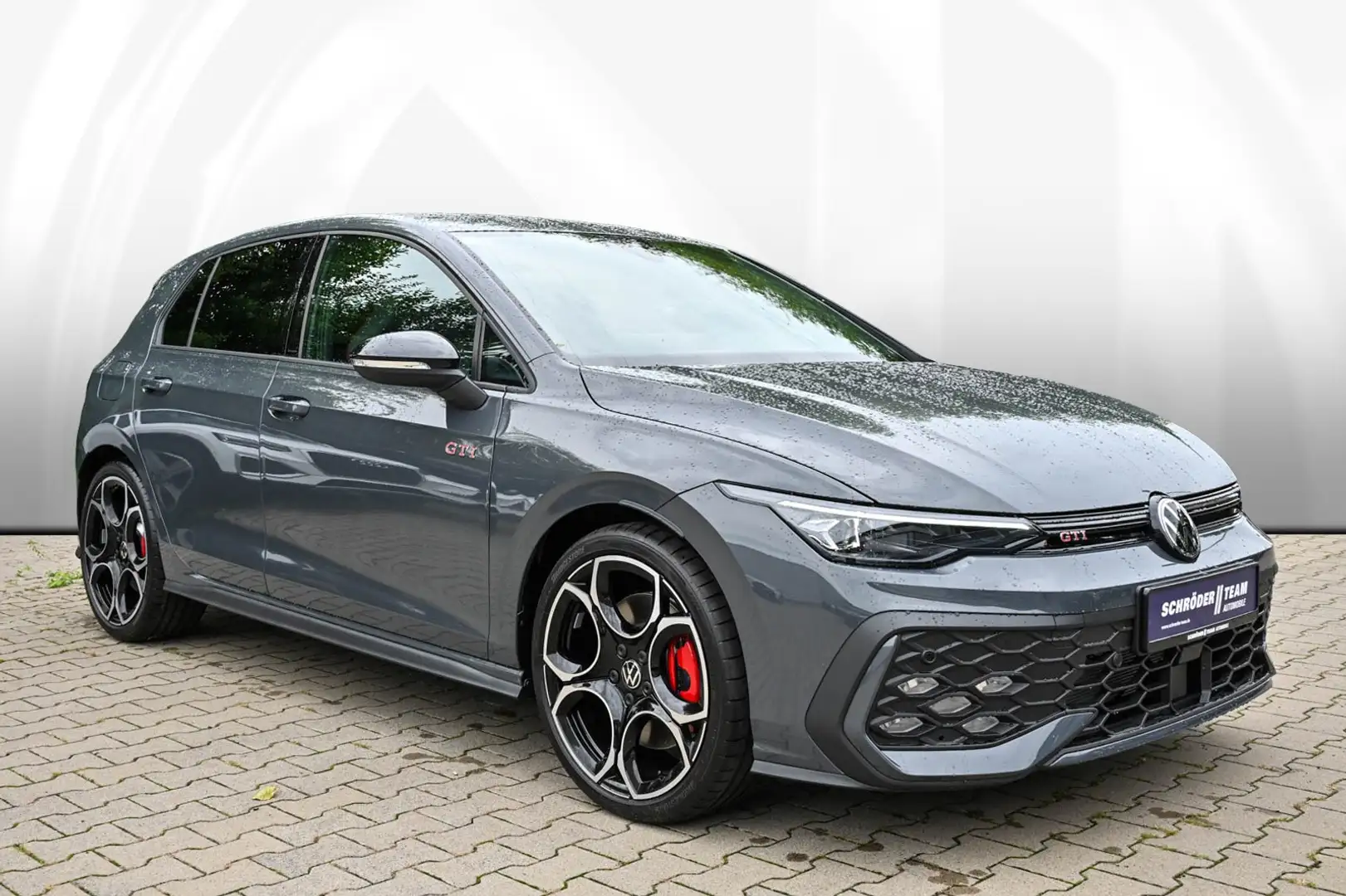 Volkswagen Golf GTI VIII 2.0 TSI DSG Black Style Grau - 2