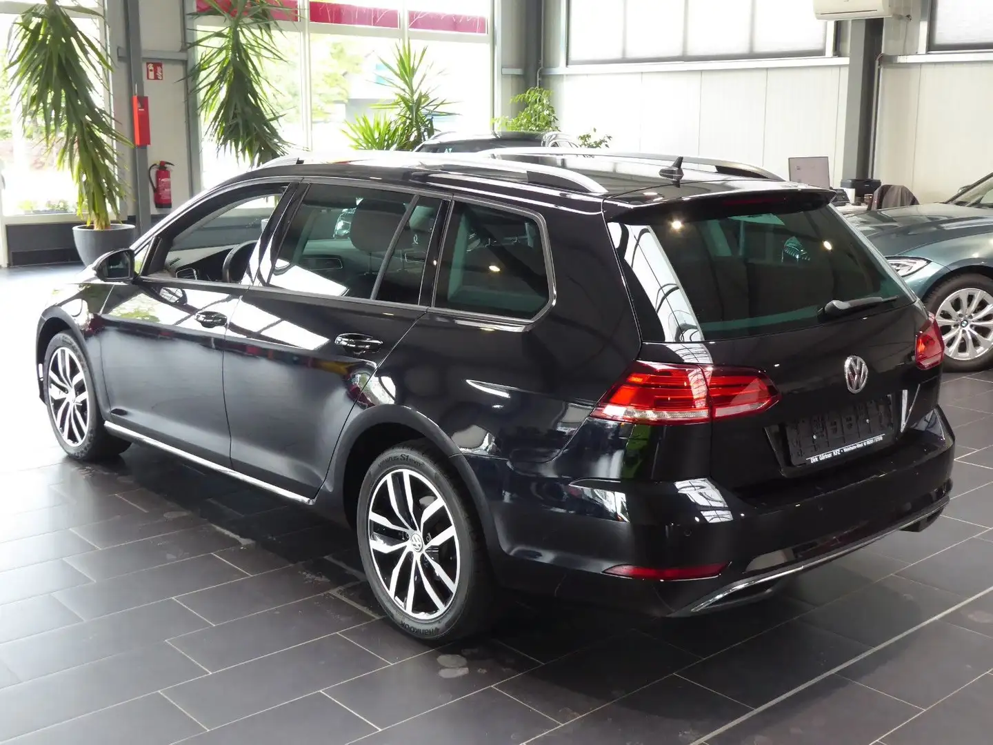 Volkswagen Golf Variant 2.0 TDI SCR DSG Join Navi PDC Nero - 2