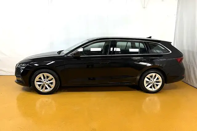 Skoda Octavia view 3