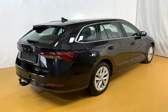 Skoda Octavia view 4