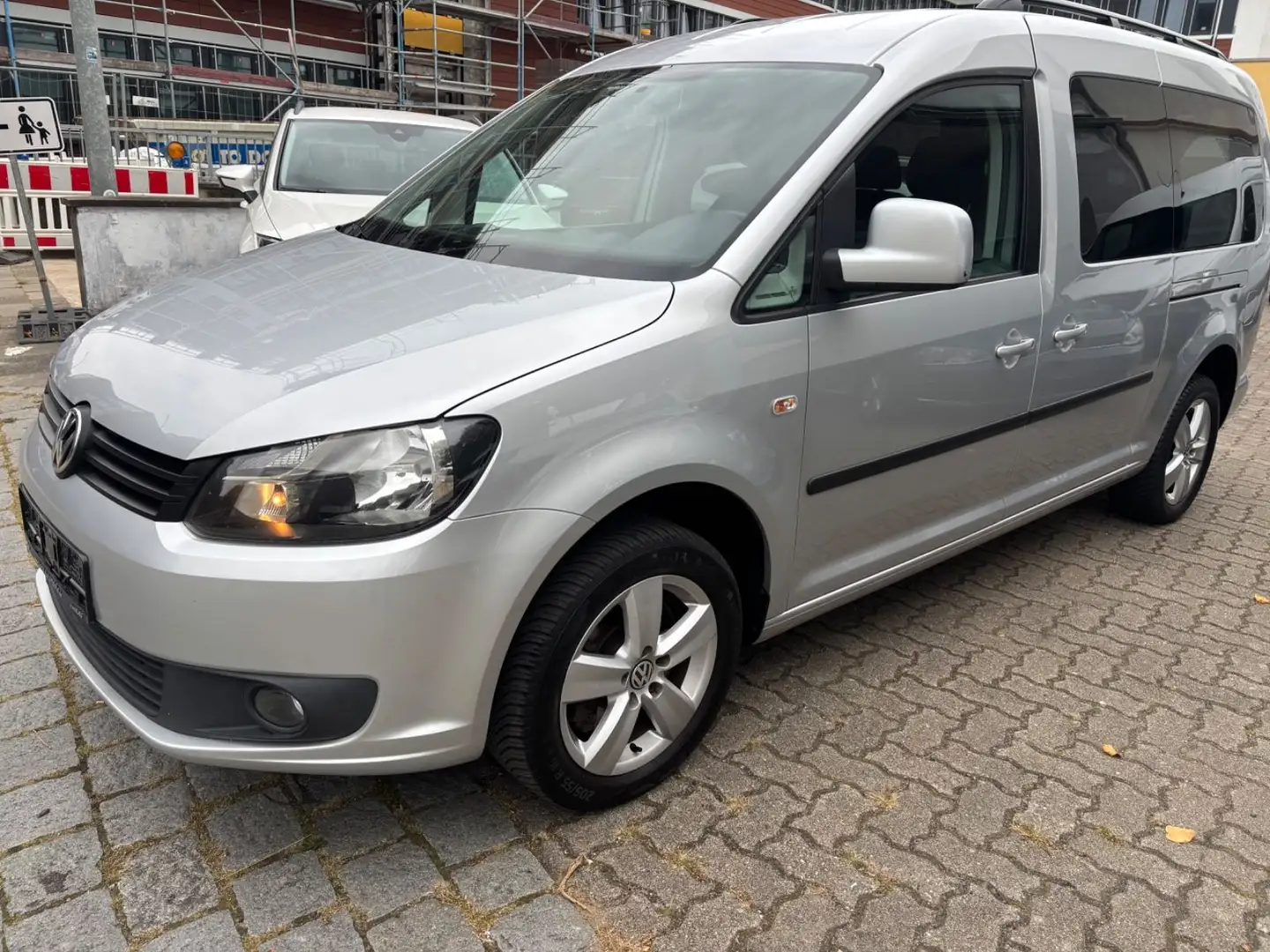 Volkswagen Caddy Maxi 7-Sitze/NAVI/KLIMAAUT./SITZH. Silber - 1