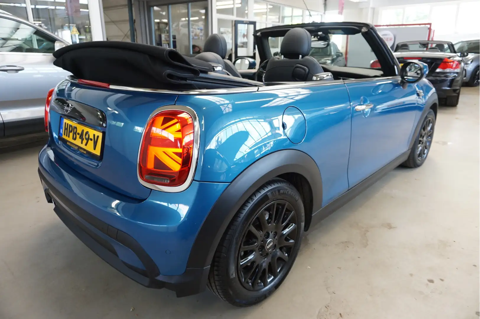 MINI Cooper Cabrio Mini 1.5 Maximized Navi Stoelverw. Camera DAB Blis Blauw - 2