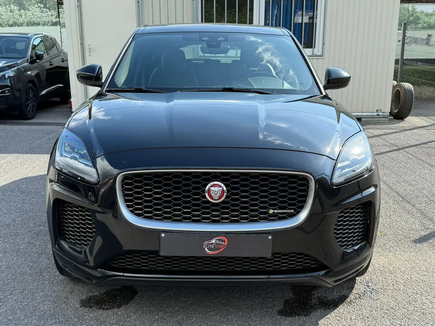 Jaguar E-Pace 2.0 D AWD R-Dynamic S / CAMERA / TOIT PANO / FULL Zwart - 2