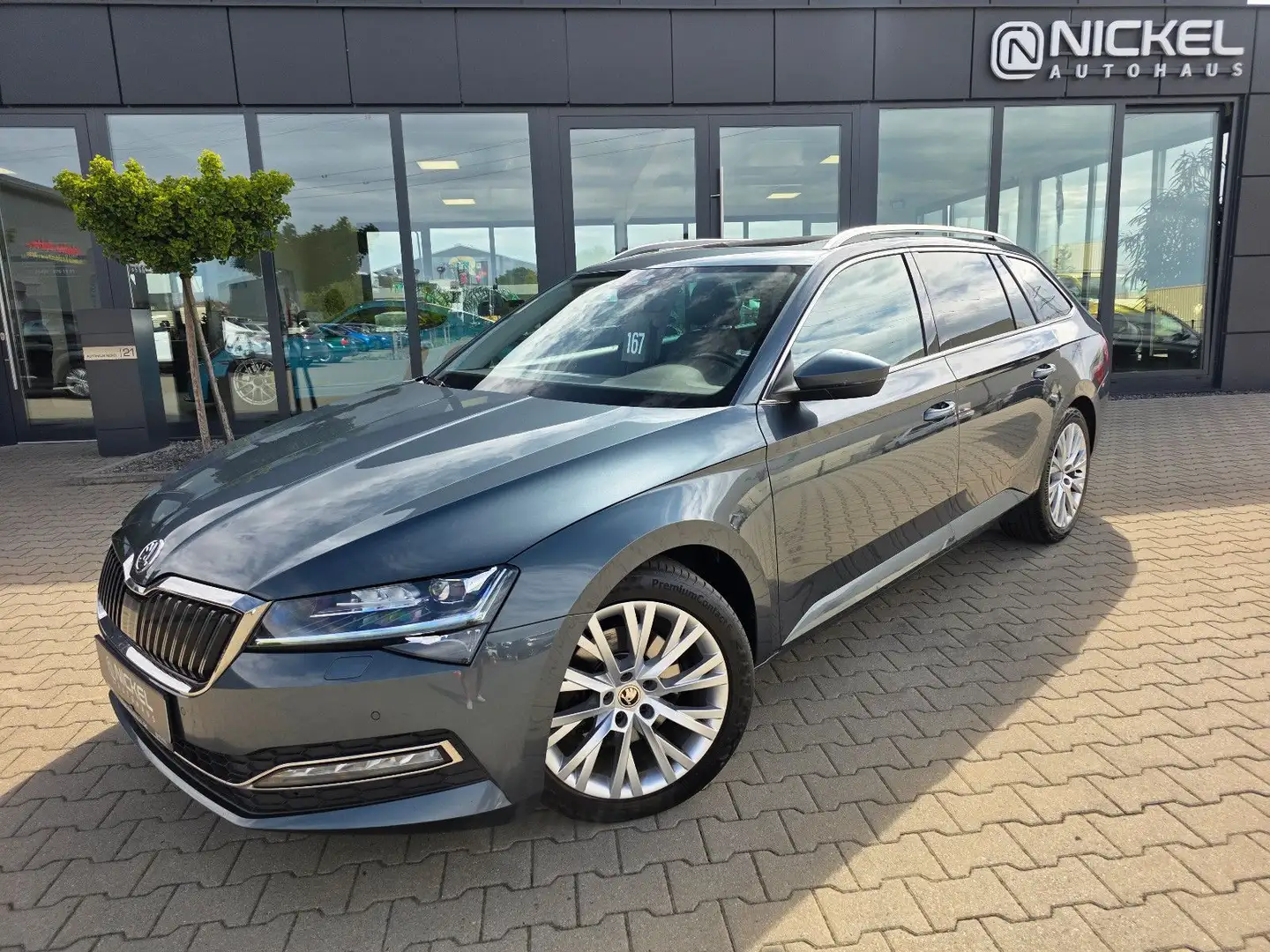 Skoda Superb Premium*Ahk*Kamera*Leder*Pano*Voll* Grau - 1