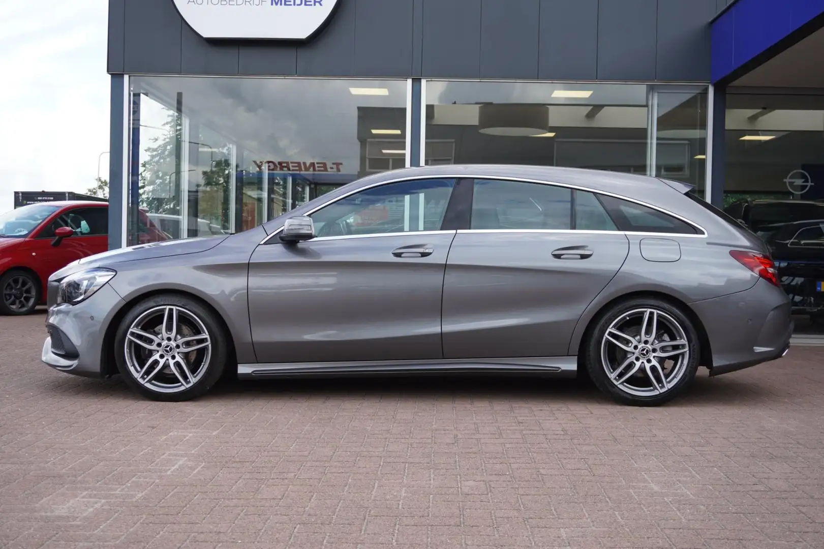 Mercedes-Benz CLA 180 Shooting Brake Business Solution AMG | 5deurs | Ai Gri - 2