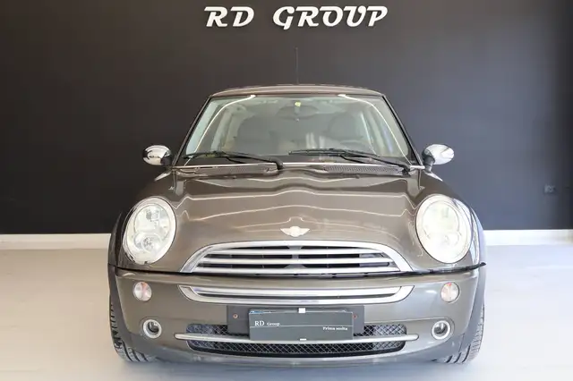 Mini Hatch view 2
