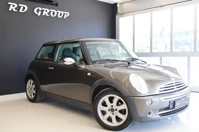Mini Hatch view 4