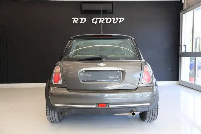 Mini Hatch view 5