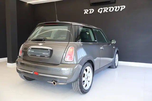 Mini Hatch view 6