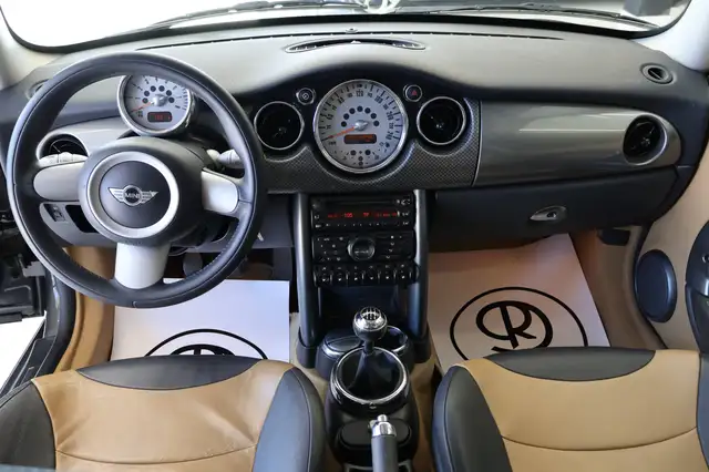 Mini Hatch view 8