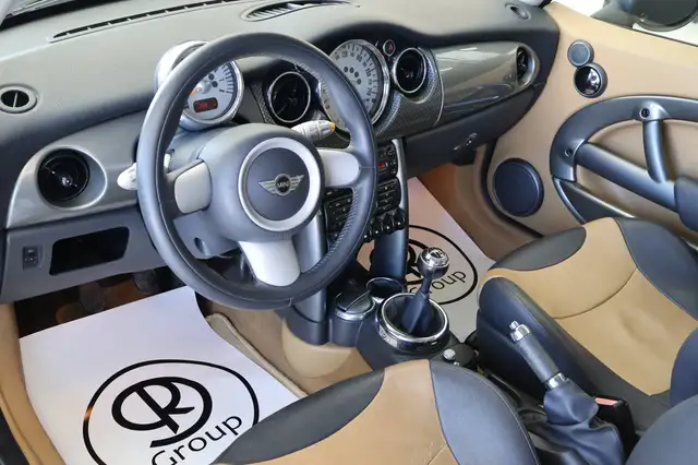 Mini Hatch view 9