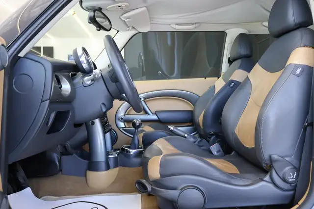 Mini Hatch view 10