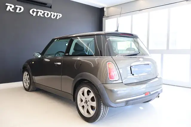 Mini Hatch view 7