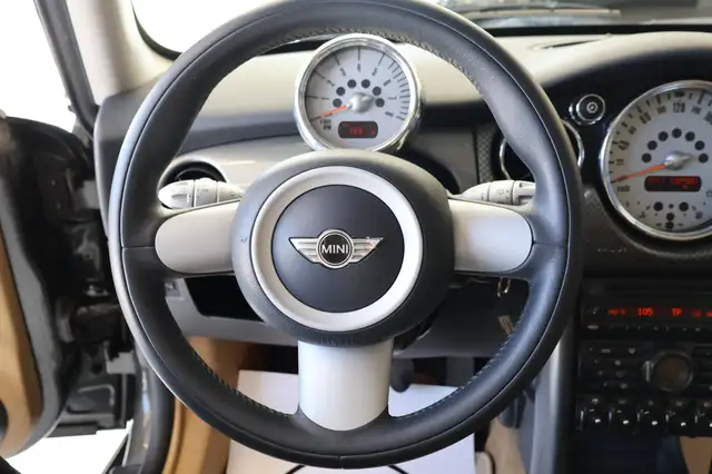 Mini Hatch view 14