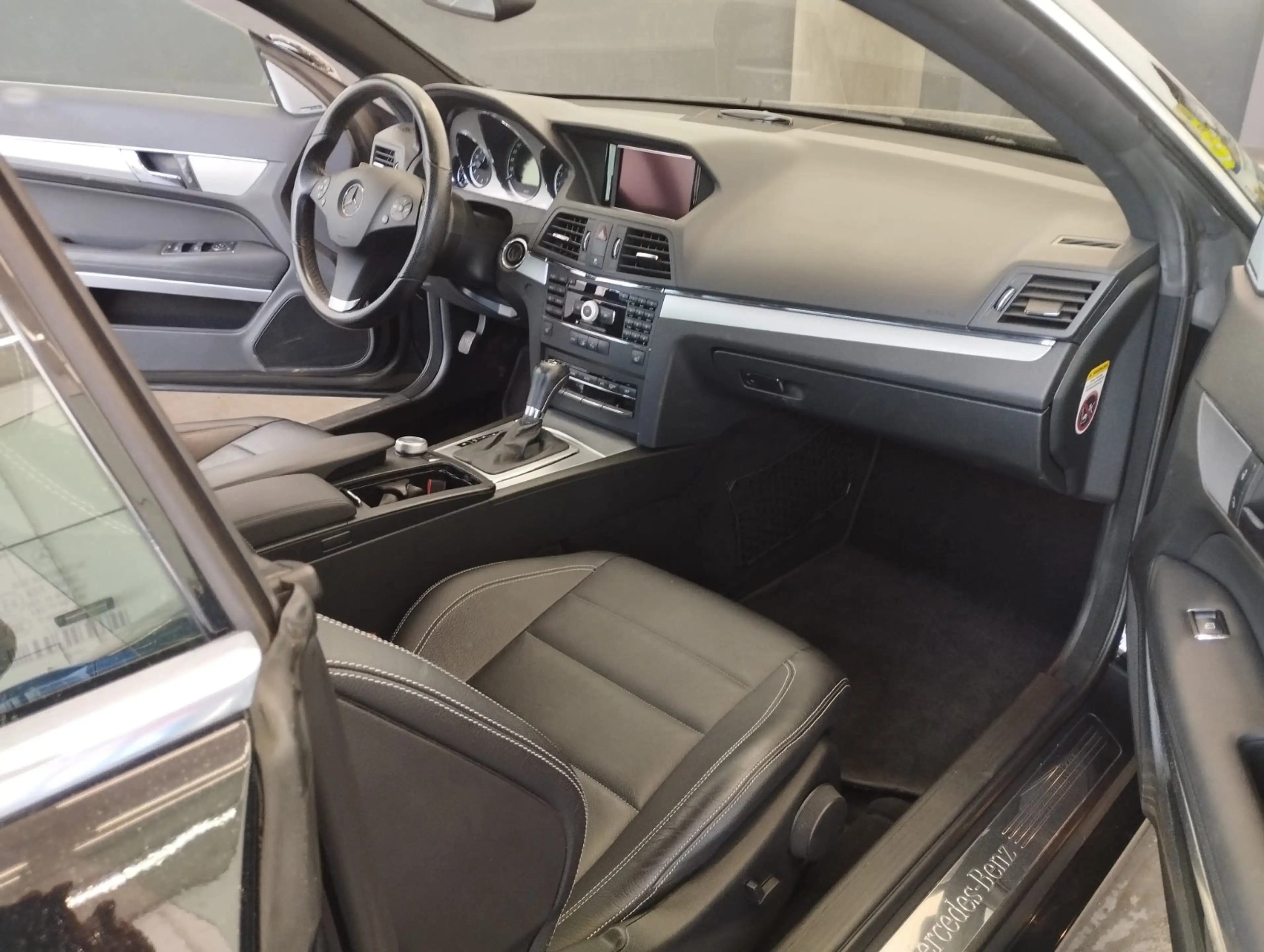 Mercedes-Benz E 350 CGI Coupe — photo 4