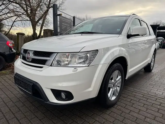 Fiat Freemont FREEMONT 2.0l MULTIJET 170 PS 7 SITZE TÜV 12/27