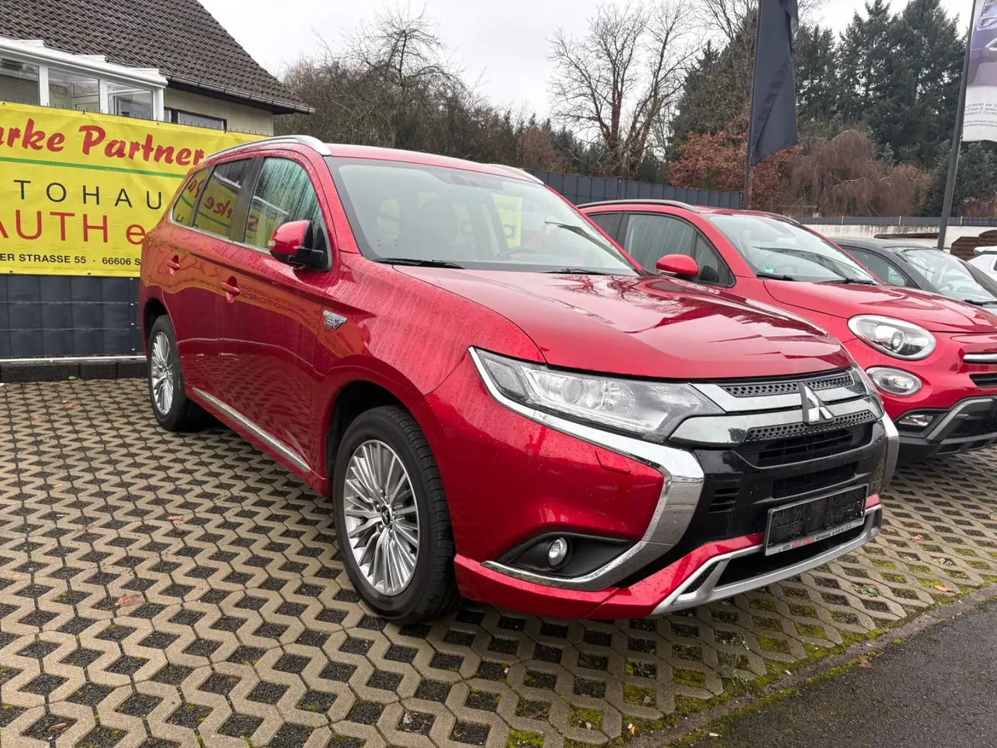 Mitsubishi Outlander 2.4 MIVEC PLUG-IN HYBRID Rouge - 1