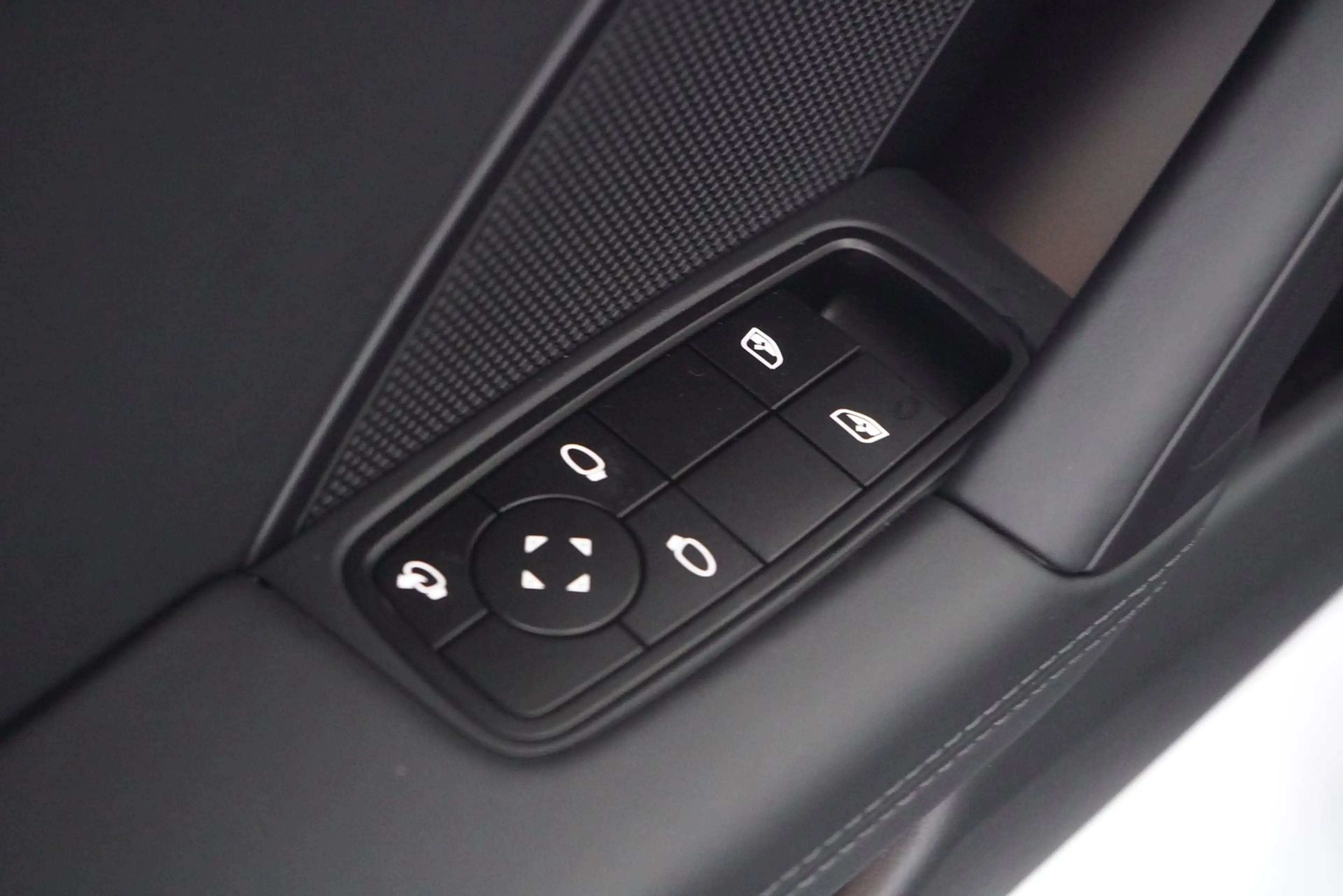Porsche 911 Carrera 4S — photo 12