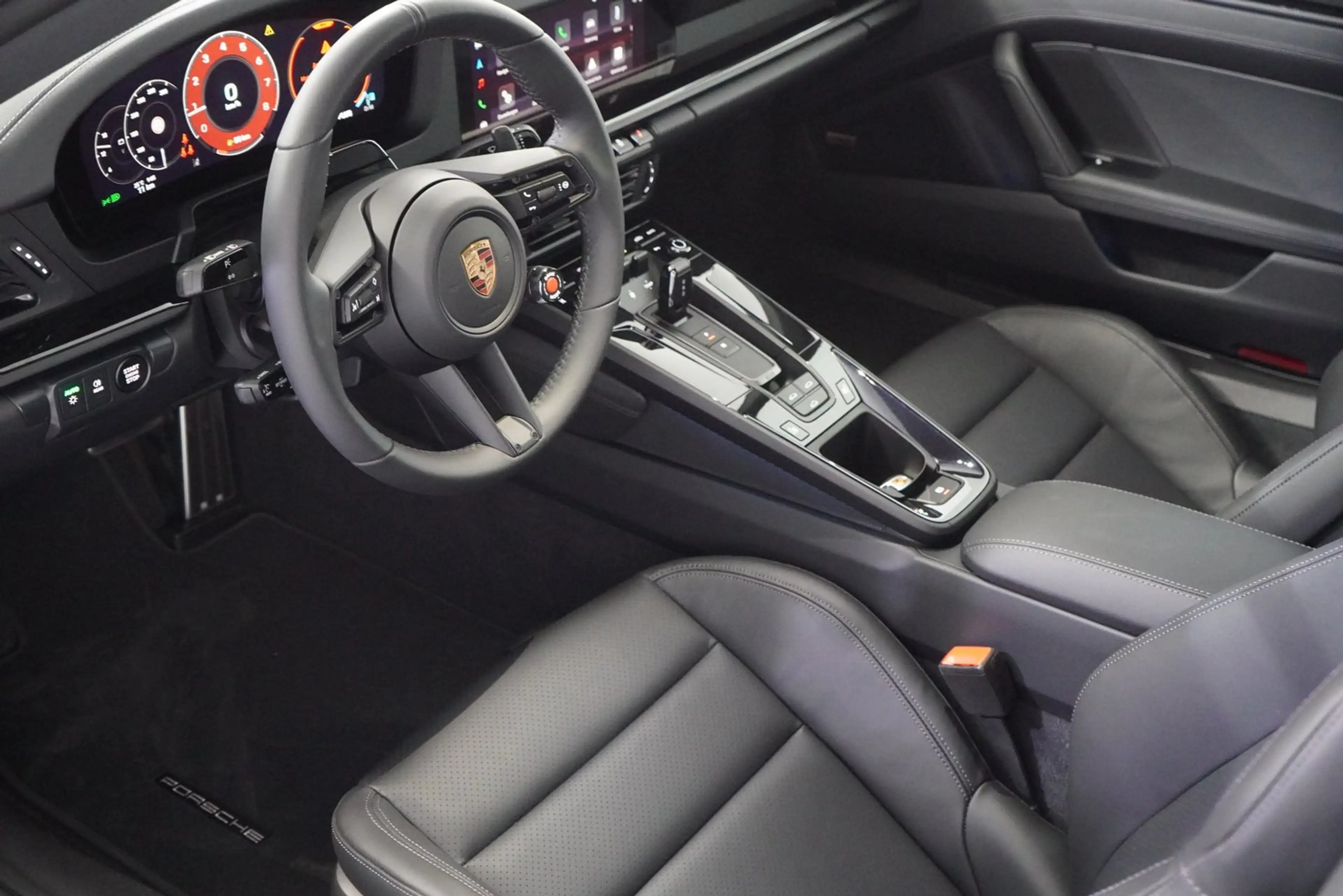 Porsche 911 Carrera 4S — photo 15