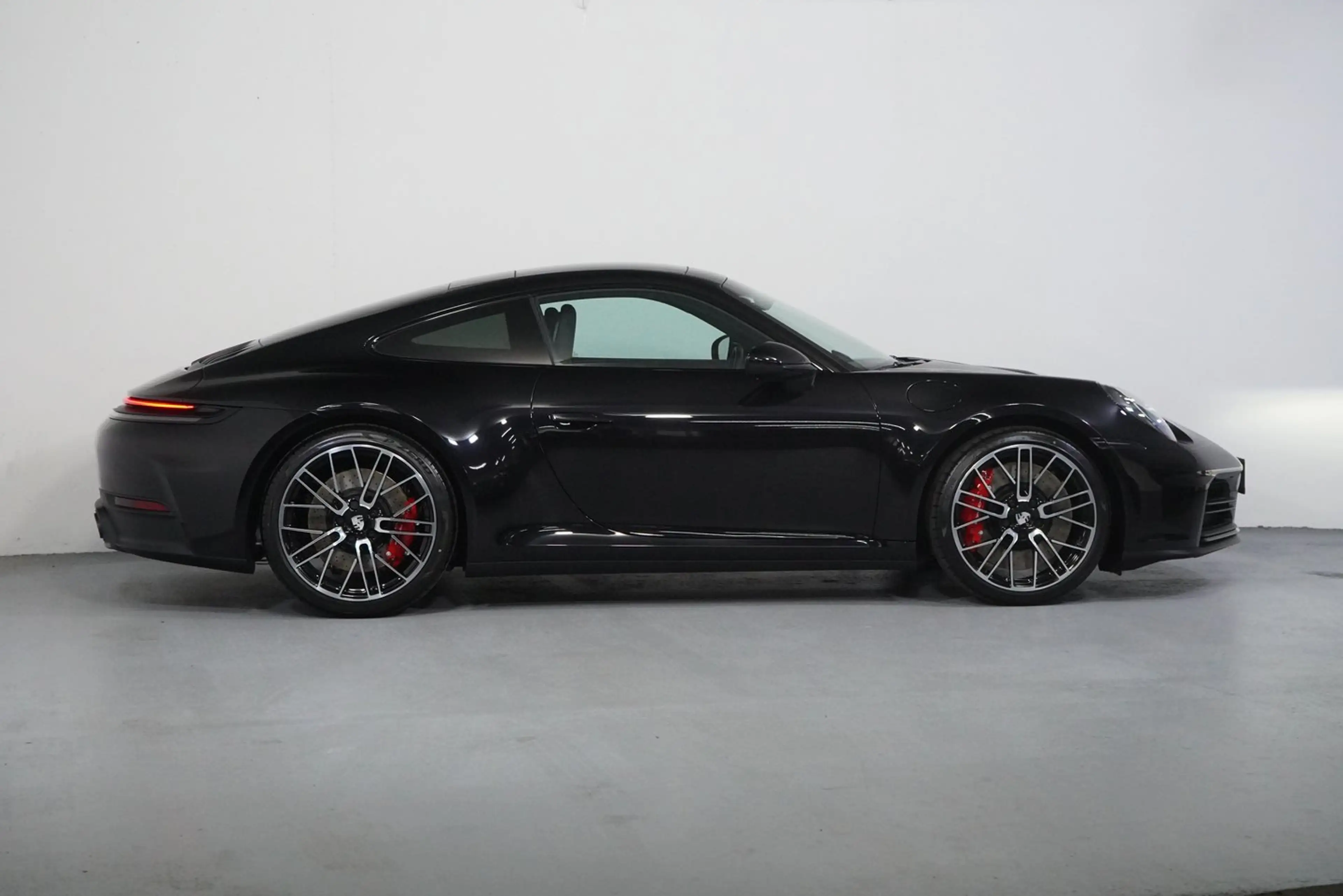 Porsche 911 Carrera 4S — photo 2