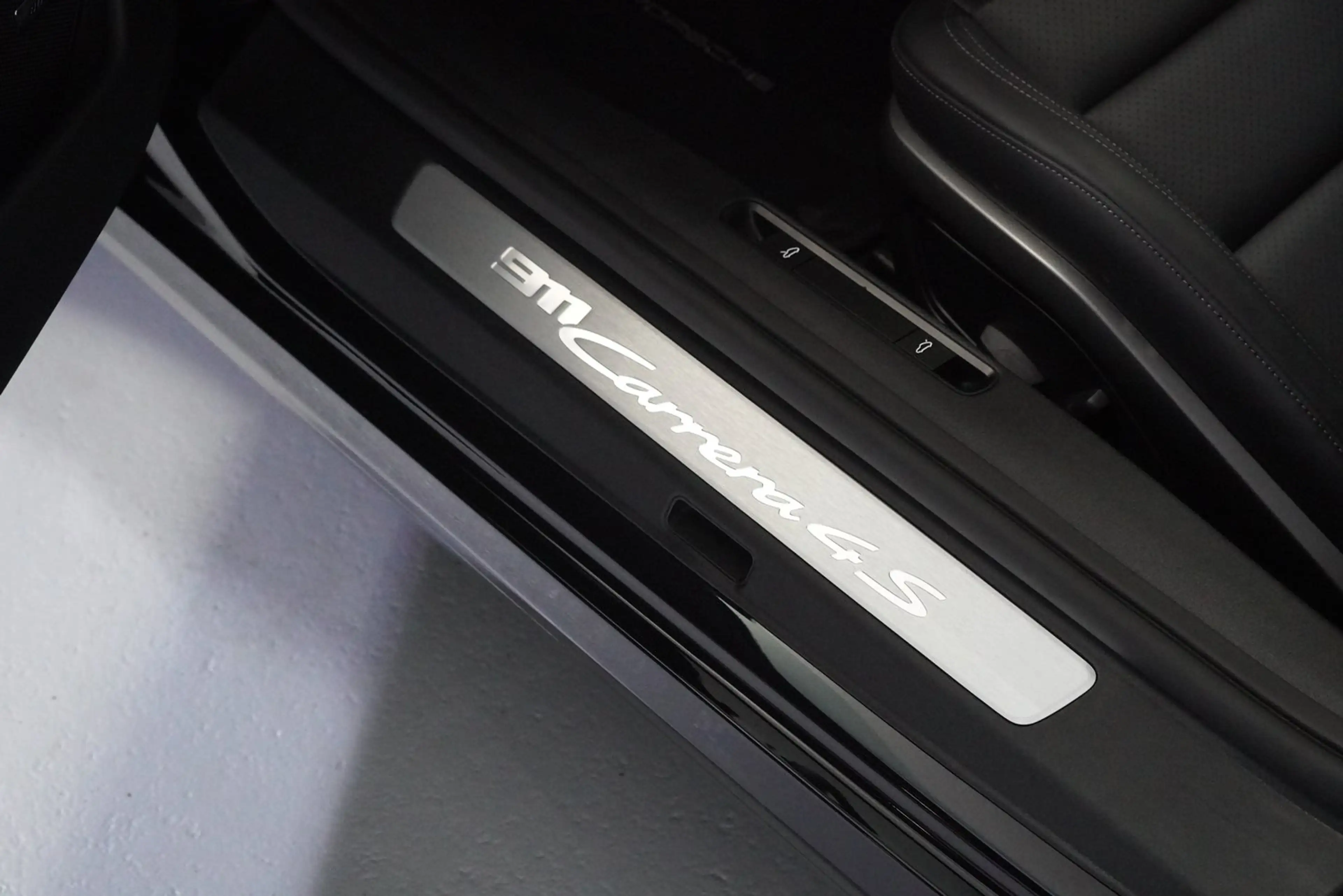 Porsche 911 Carrera 4S — photo 10