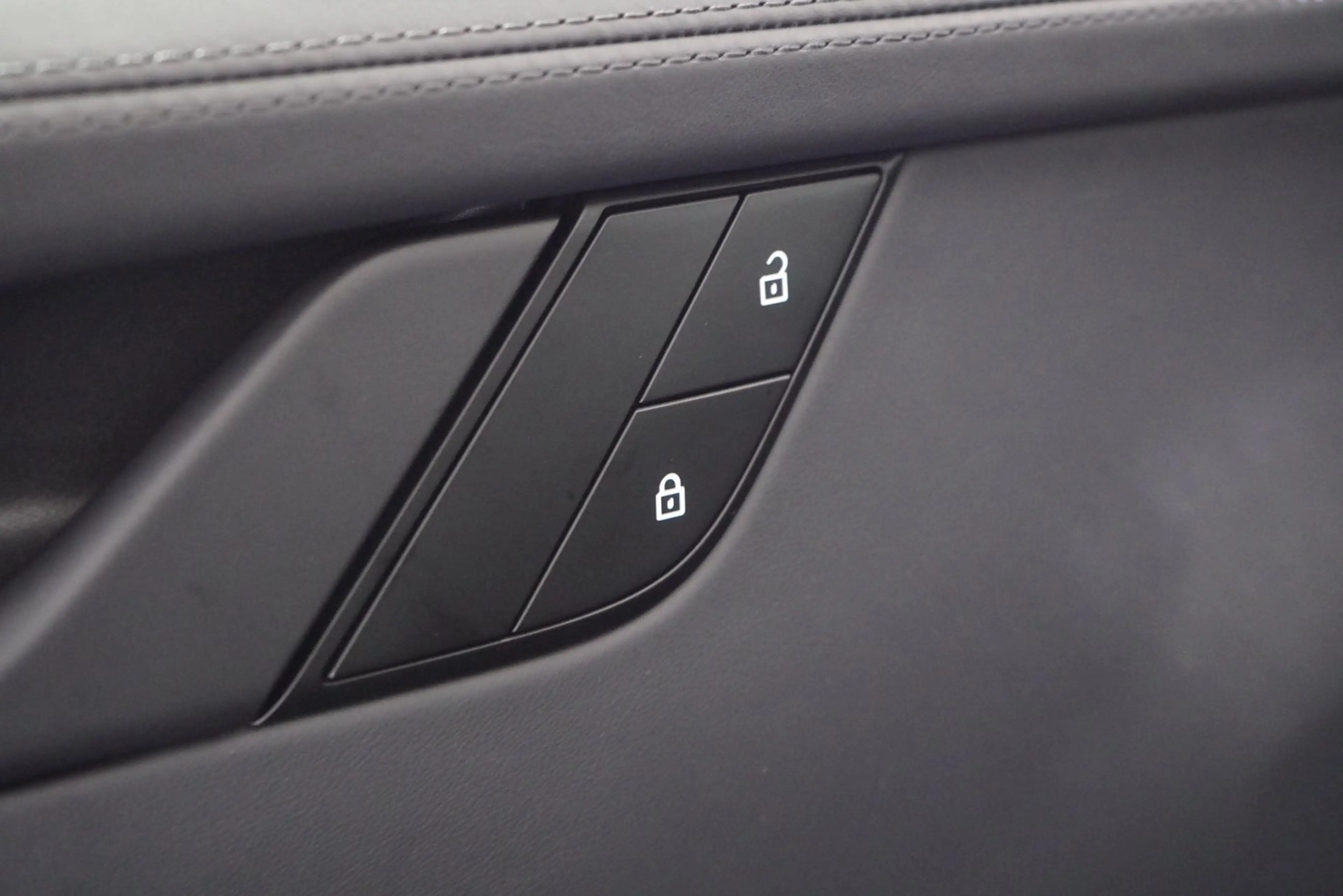 Porsche 911 Carrera 4S — photo 13