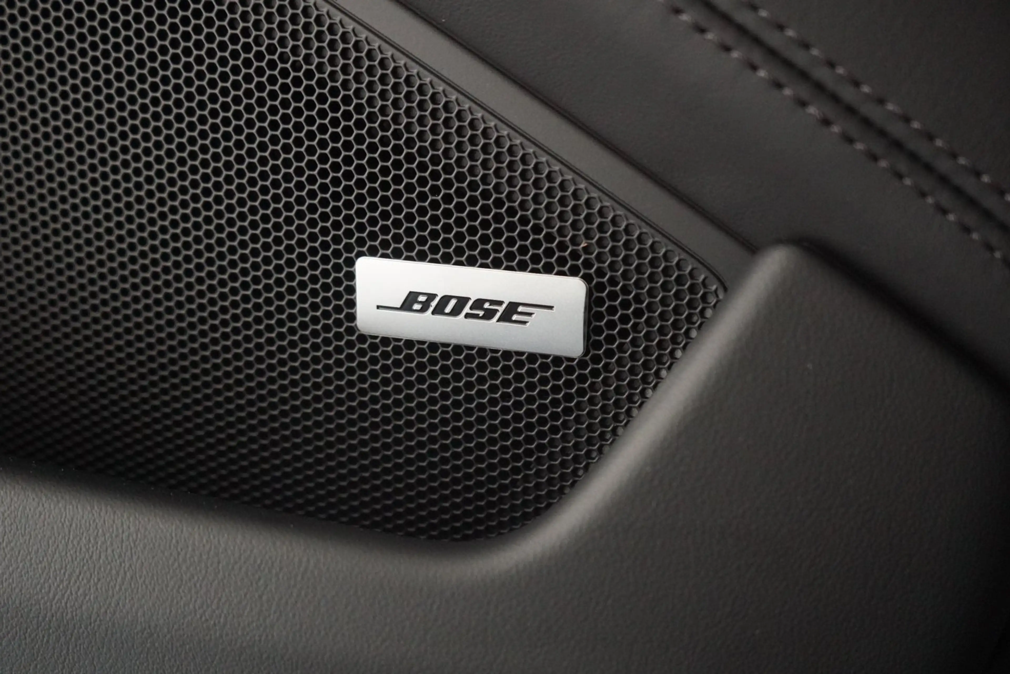 Porsche 911 Carrera 4S — photo 14