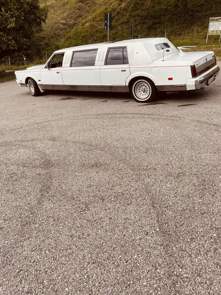 Lincoln Town Car STRETCHLIMUSINE, foto 2