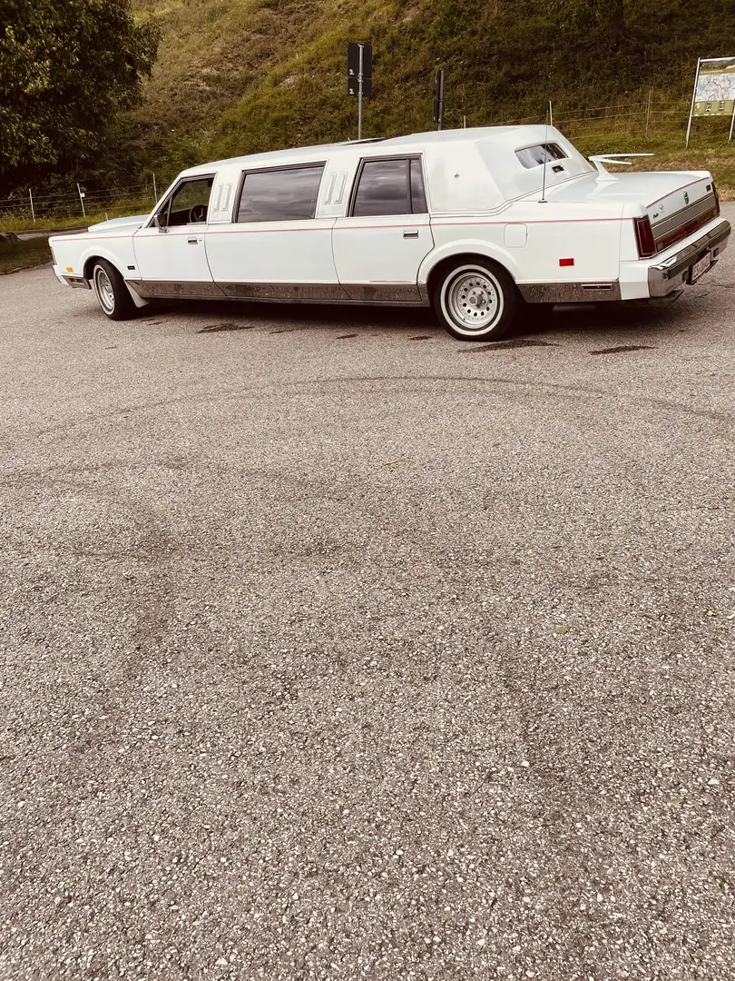 Lincoln Town Car STRETCHLIMUSINE Weiß - 2