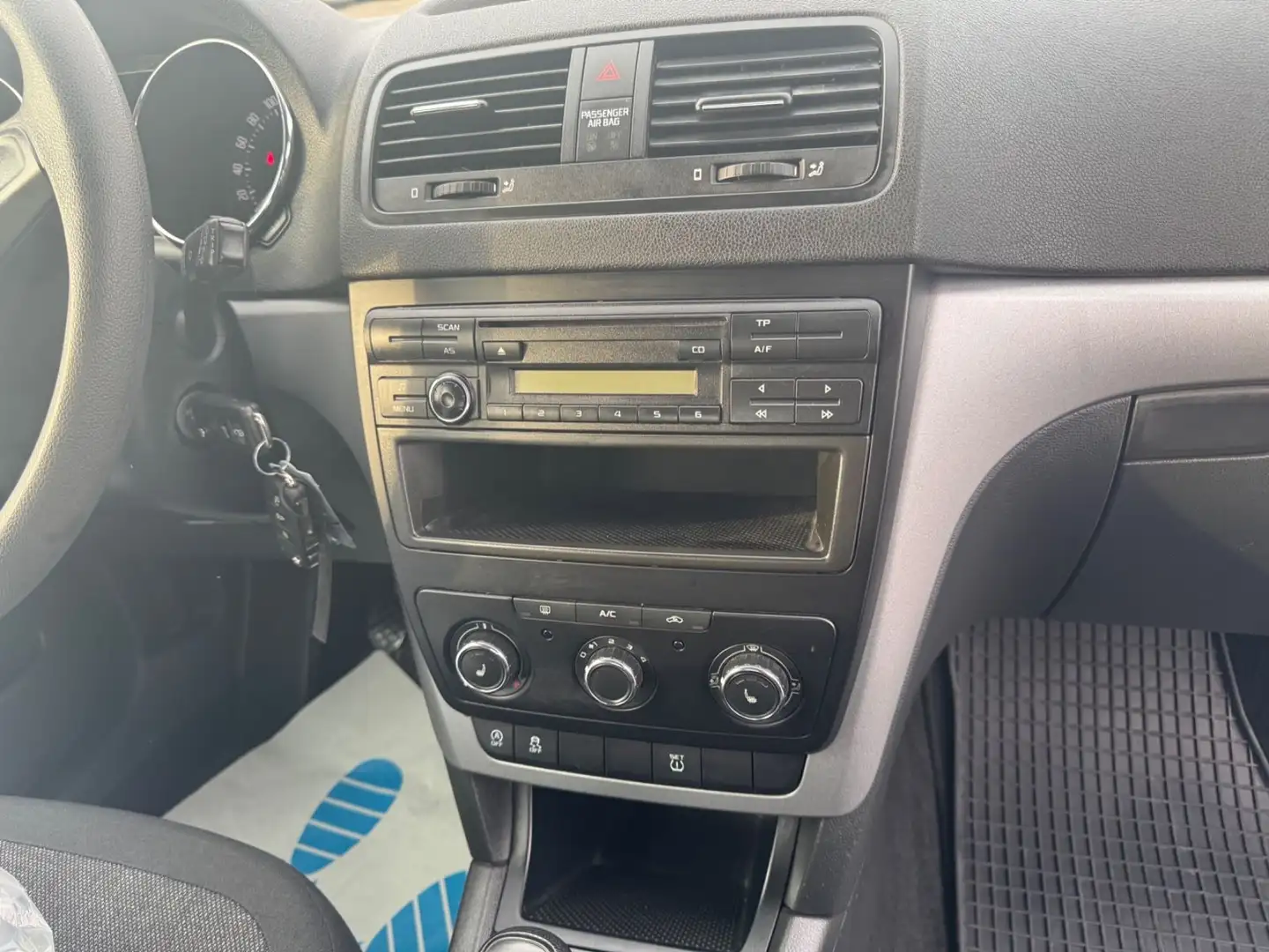 Skoda Yeti Active Navi PDC 1.Hand Weiß - 2