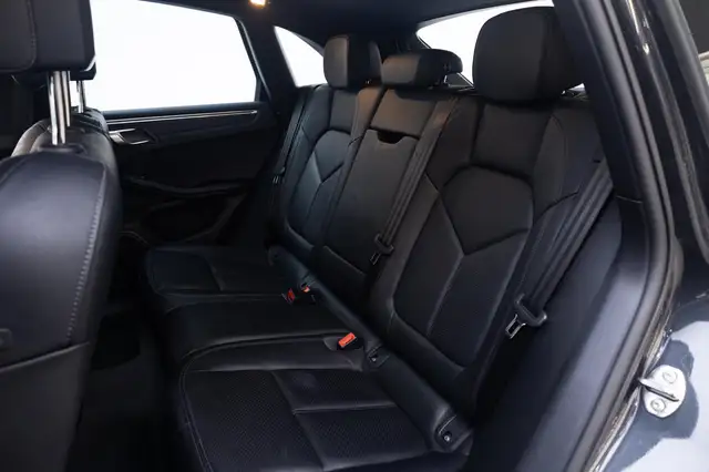 Porsche Macan view 6