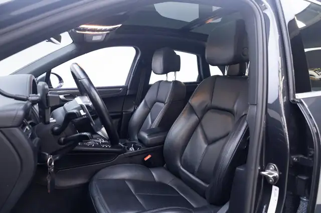 Porsche Macan view 5