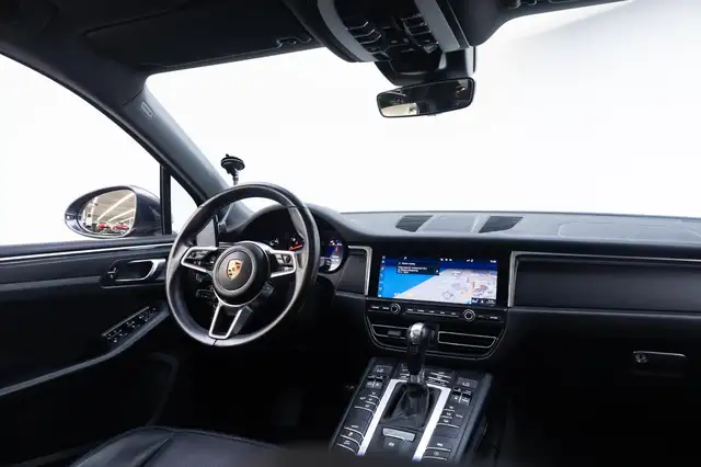 Porsche Macan view 7