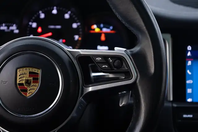 Porsche Macan view 13